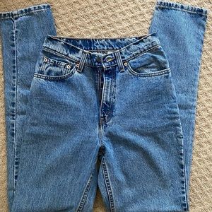 Vintage 90s Levi’s 512 7 slim fit tapered leg denim jeans. High rise